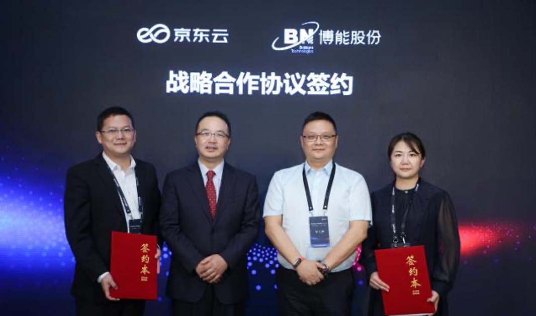 In 2021, the JD Cloud Summit was held in Beijing, where JD Technology and  Brilliant  Technology  signed a strategic cooperation